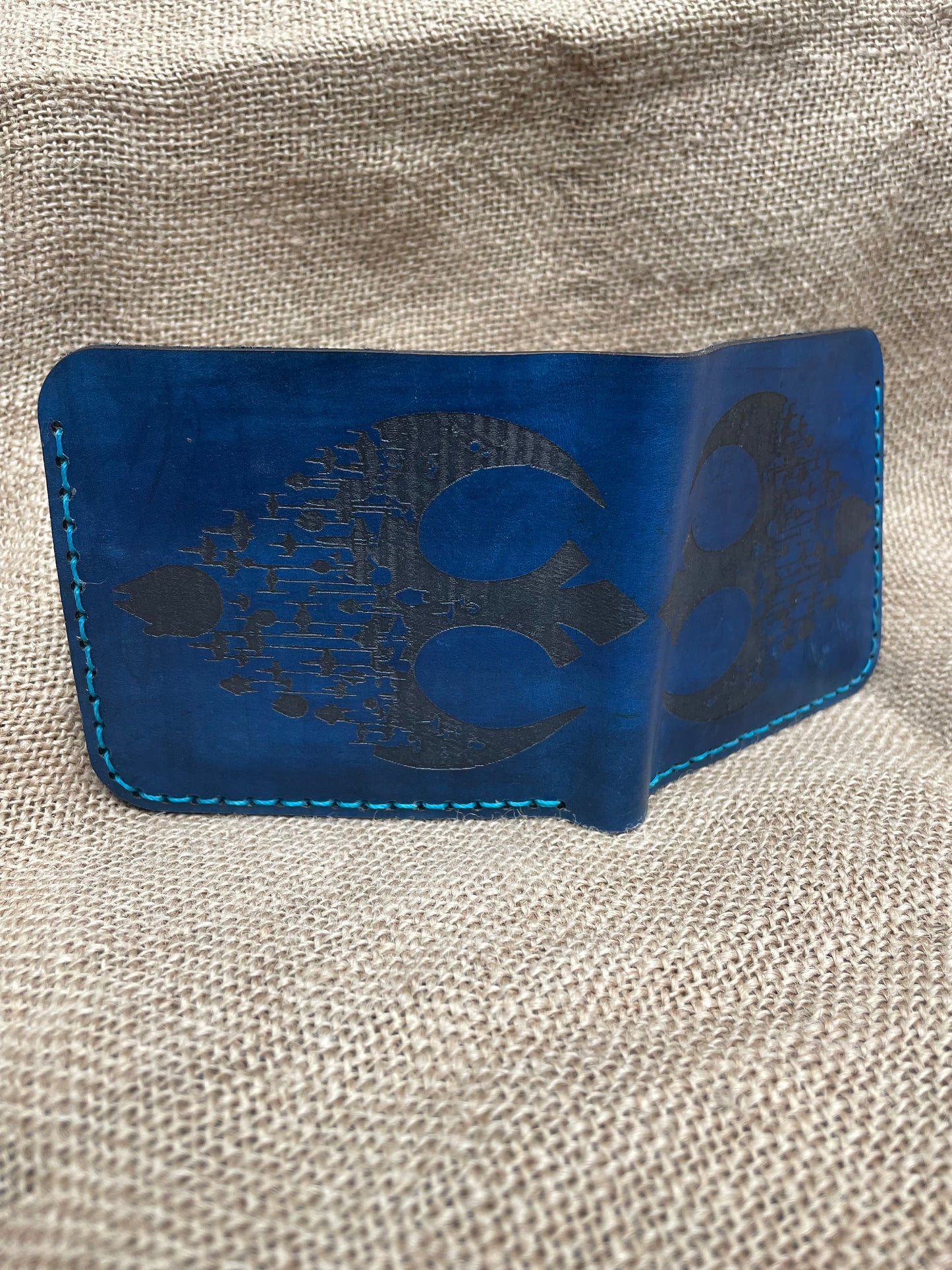 Horizontal bifold wallet