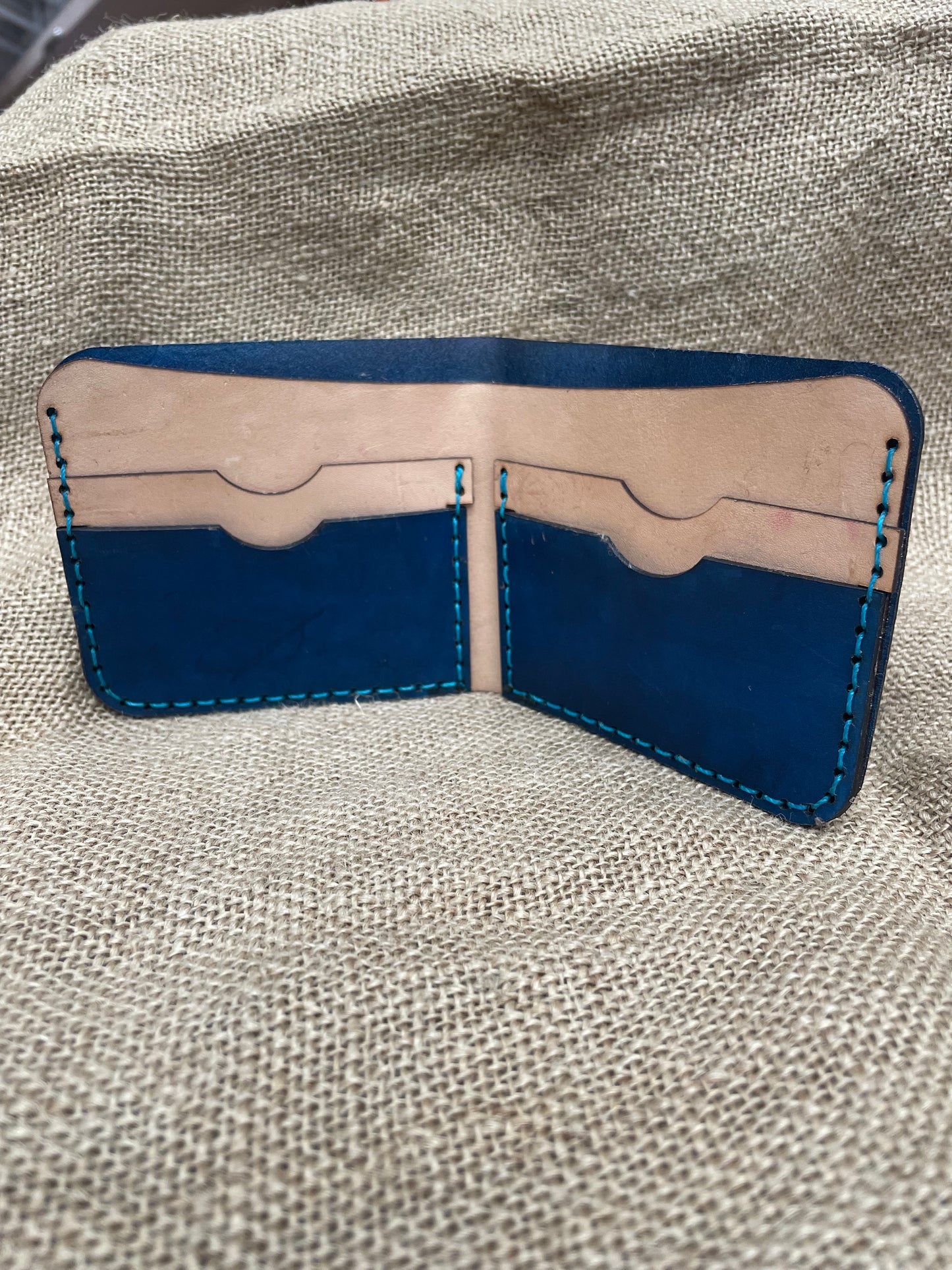 Horizontal bifold wallet