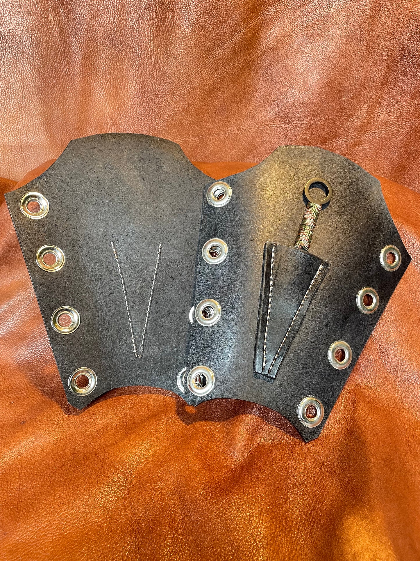 Bracers with Kunai